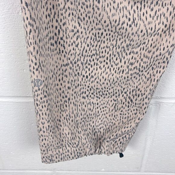 Lululemon women’s step lively crop in Dottie dash grain black pant - Picture 7 of 7